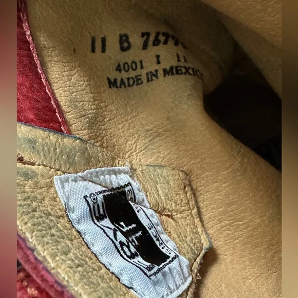 Frye Jenna Studded boots Distressed red leather Size 11B
EUC - Picture 8 of 9